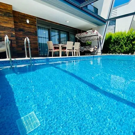 Kusadasi'nda Havuzlu Lux Life Villa Kusadasi