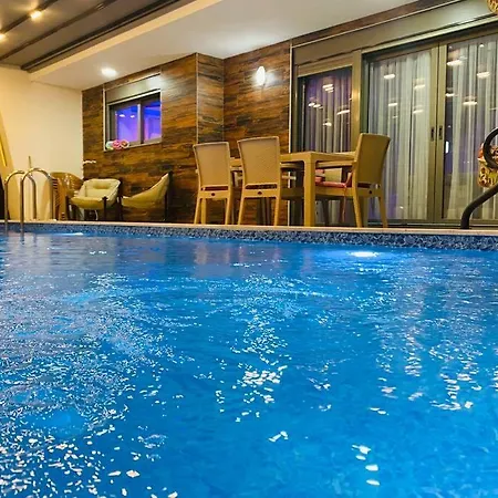 Kusadasi'nda Havuzlu Lux Life Villa