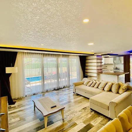 וילה Kusadasi'nda Havuzlu Lux Life קוסדסי